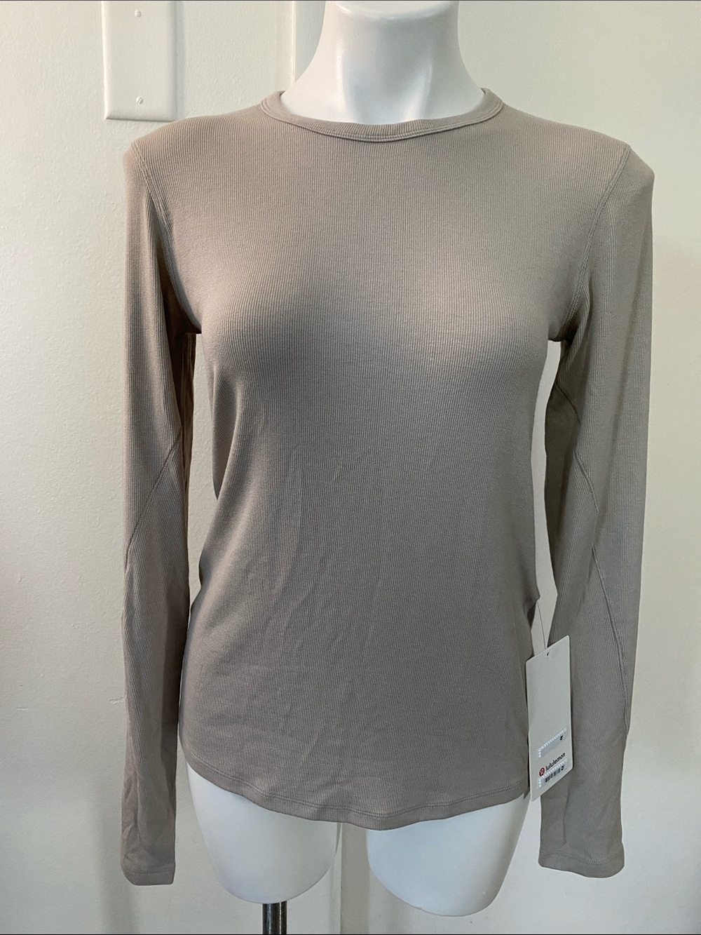 Lululemon - Hold Tight Long Sleeve - Size 10 - NWT - Picture 1 of 6